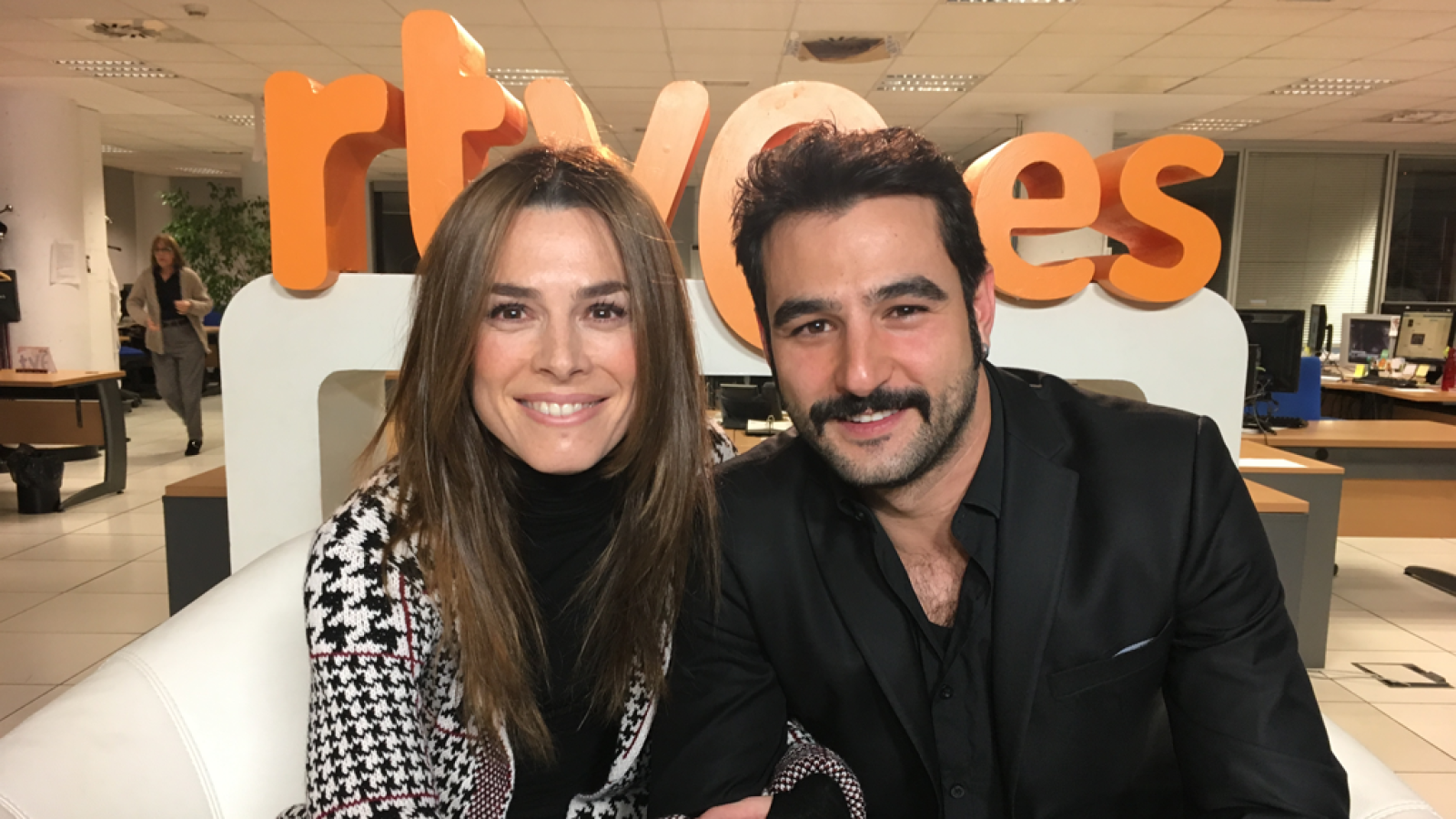 Antonio Velázquez y Begoña Maestre responden a los 'peregrinos'