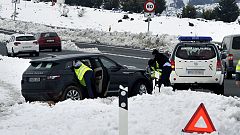 El temporal de nieve corta vías, suspende trenes y deja sin luz a miles de abonados