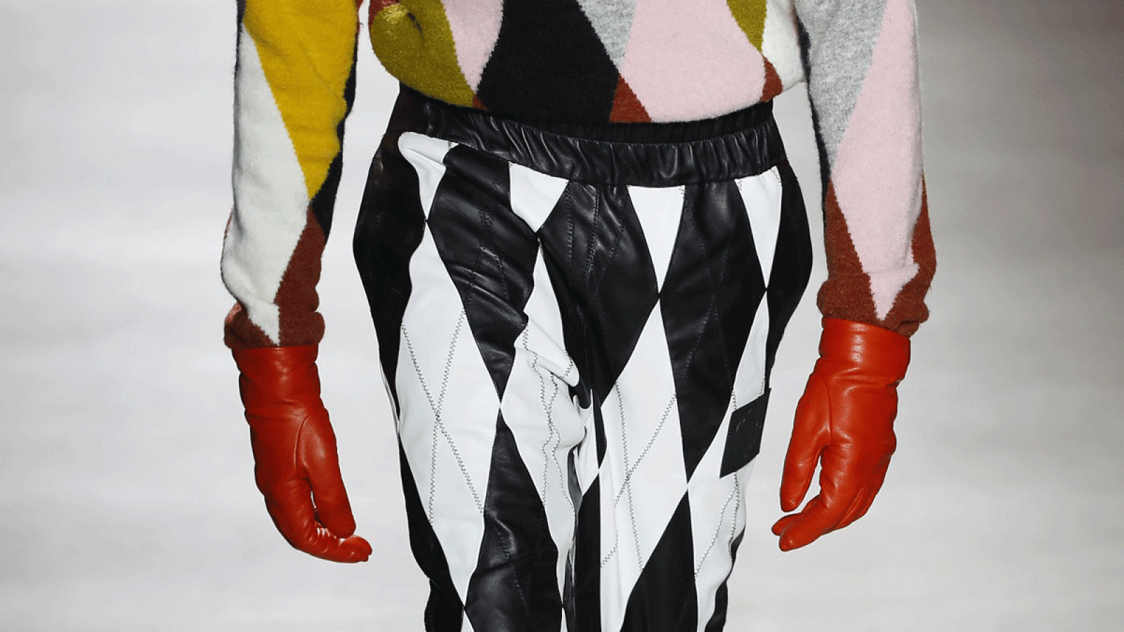 Detalle de un diseño de Kenzo. AFP