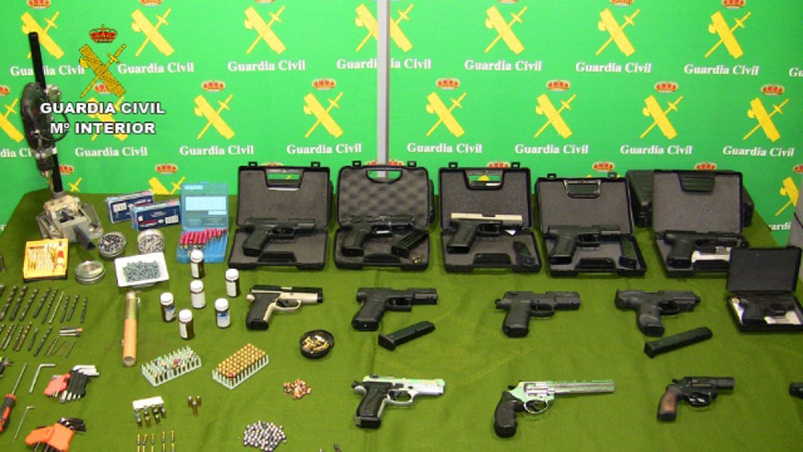 Imagen de algunas armas incautadas por la Guardia Civil en la operación 'Bosphorus'