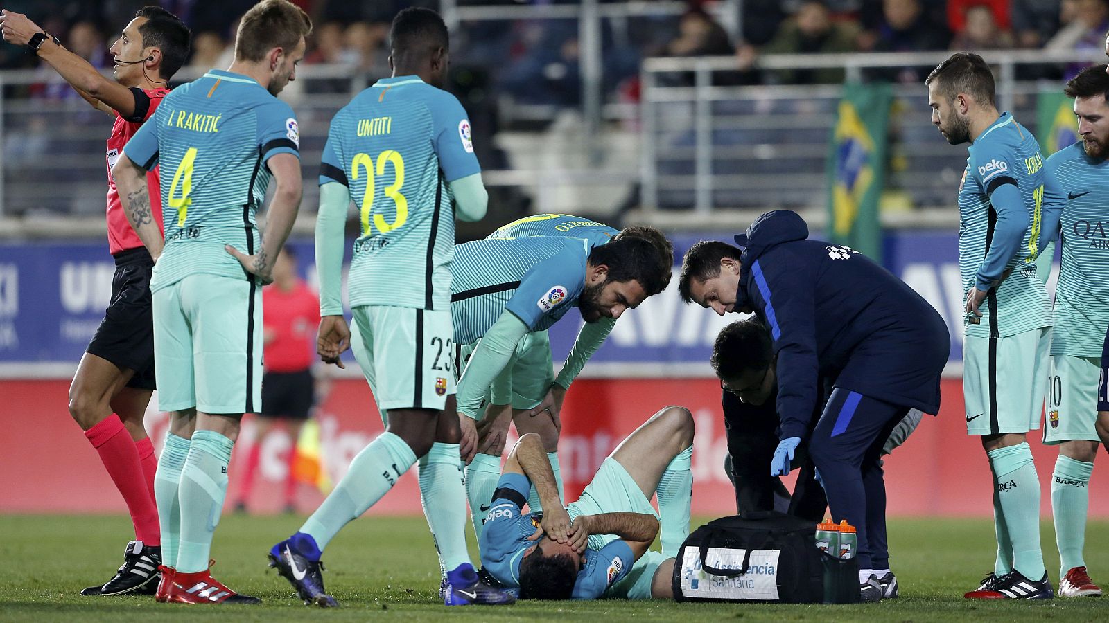 Busquets sufre un esguince en el tobillo y se desconoce el periodo de baja