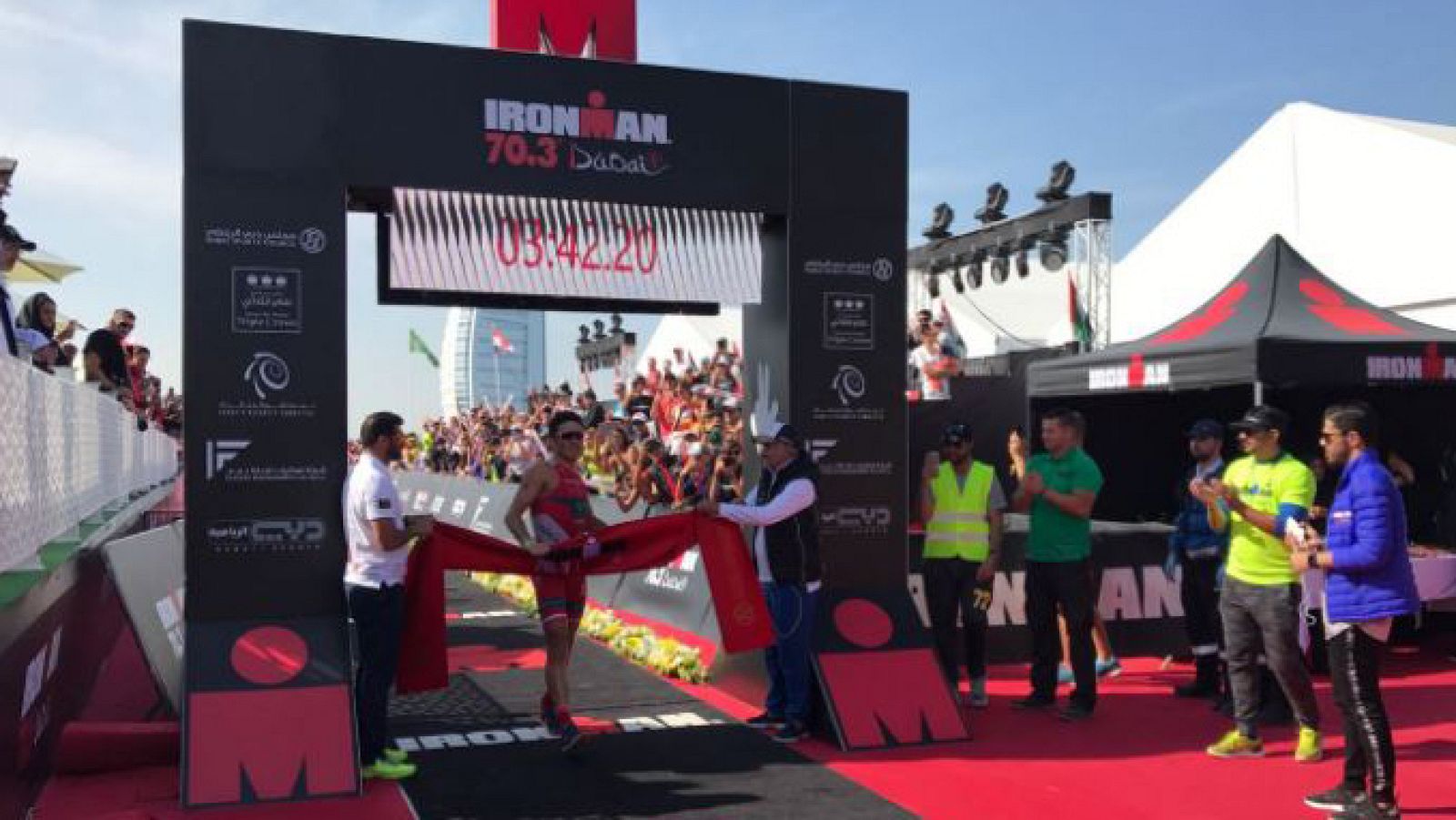 javier-gomez-noya-gana-ironman703dubhai-meta
