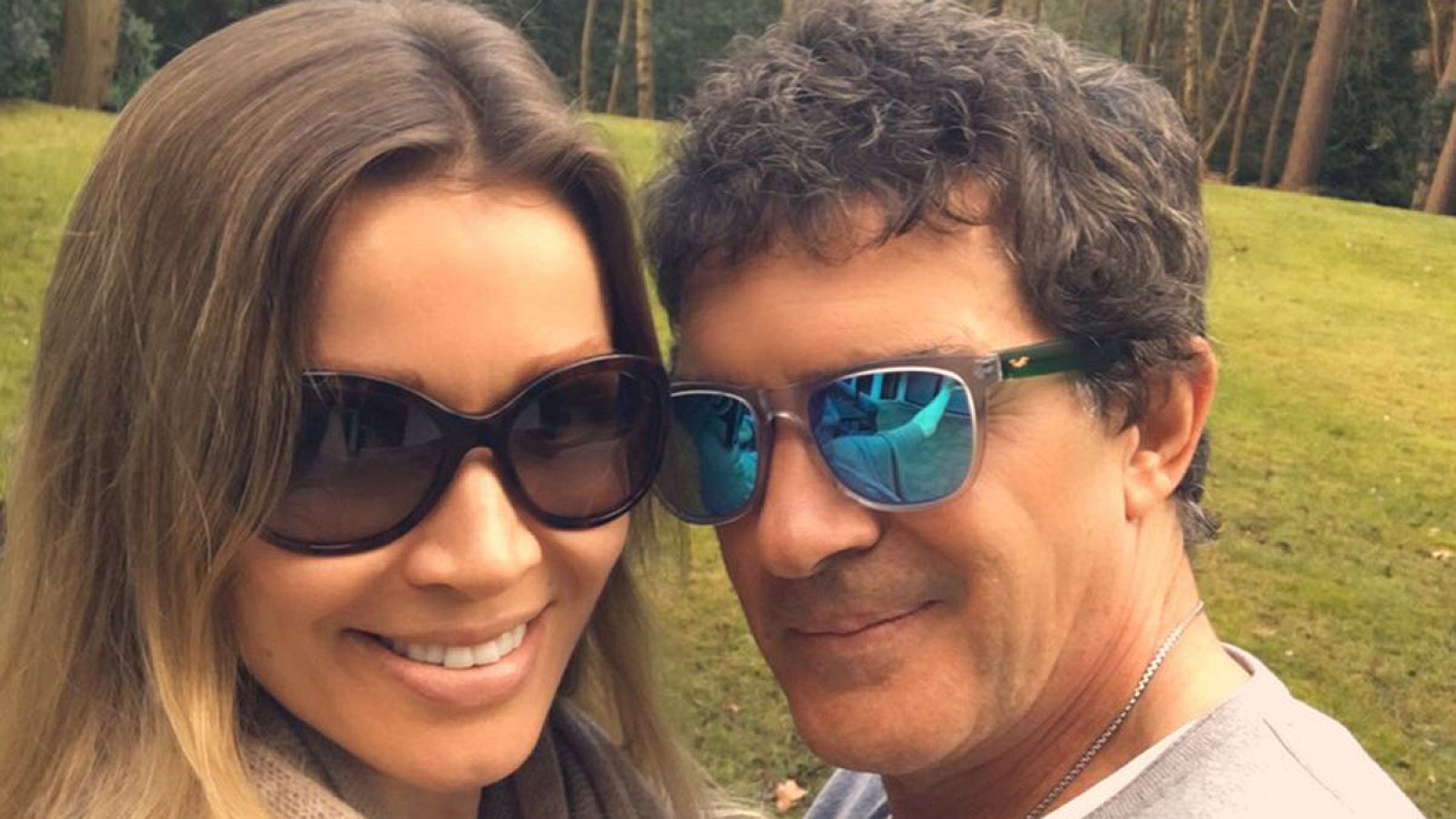 Antonio Banderas y Nicole Kempel en una imagen que ha publicado este lunes en Twitter.