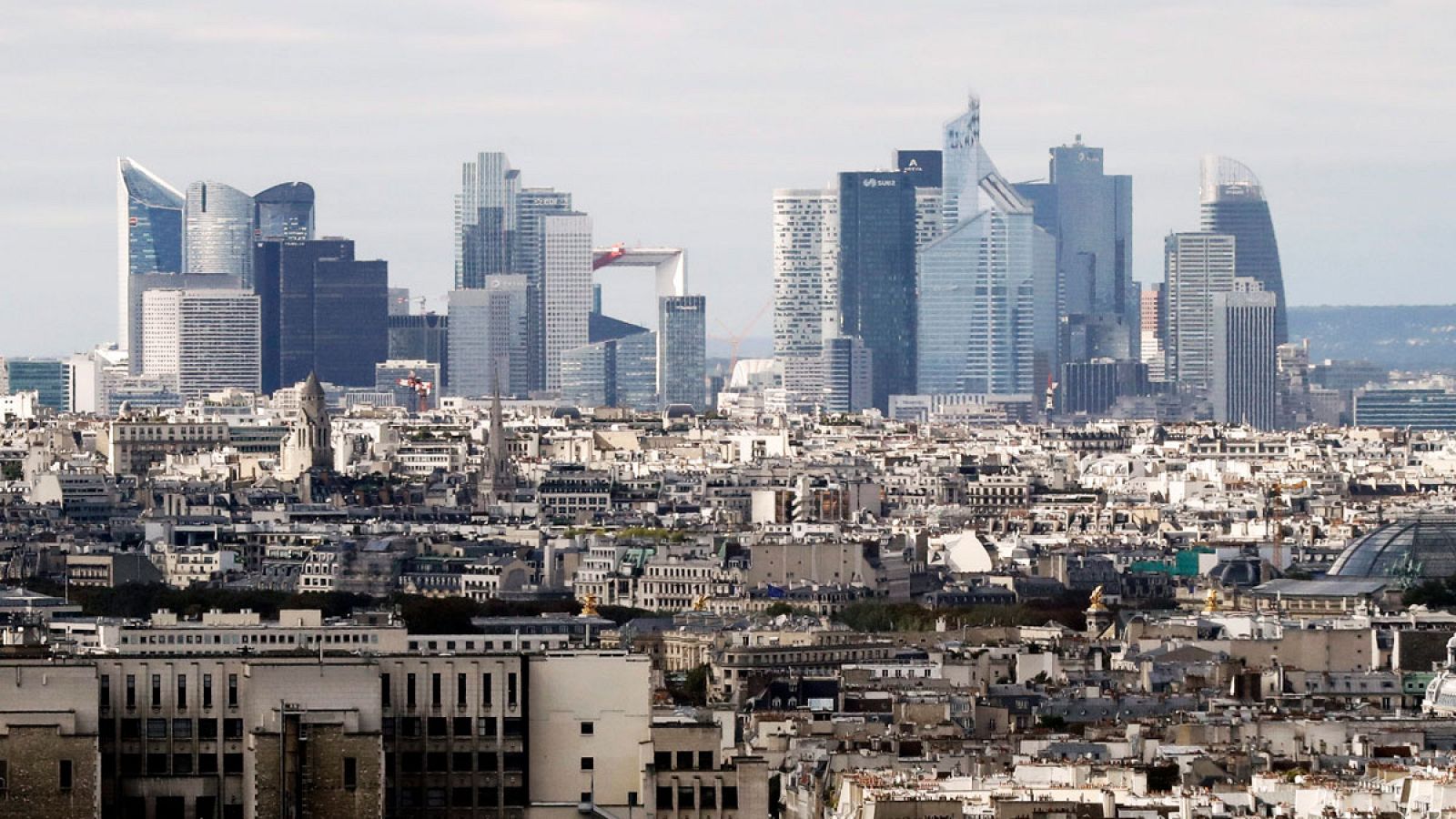 Vista del distrito financiero de La Defense en París