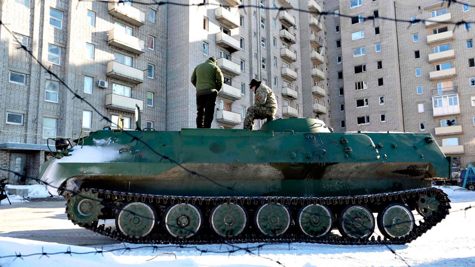 Efectivos del servicio militar médico ucraniano tras trasladar a varios heridos de Advéyevka