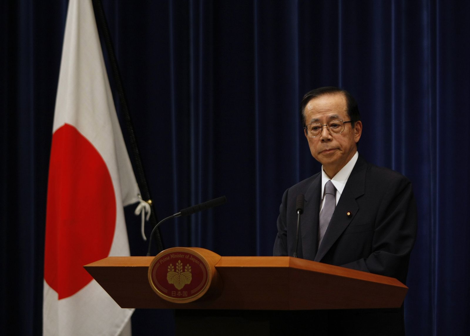 El primer ministro japonés anuncia su dimisión