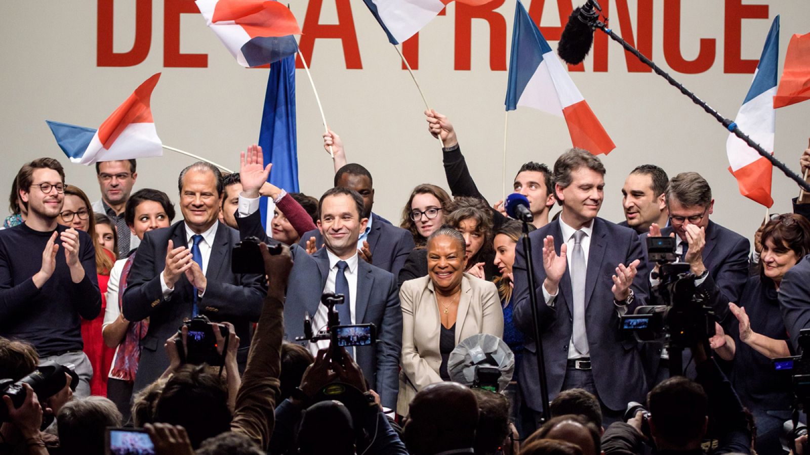 Investidura del socialista Benoit Hamon en su primer acto de campaña