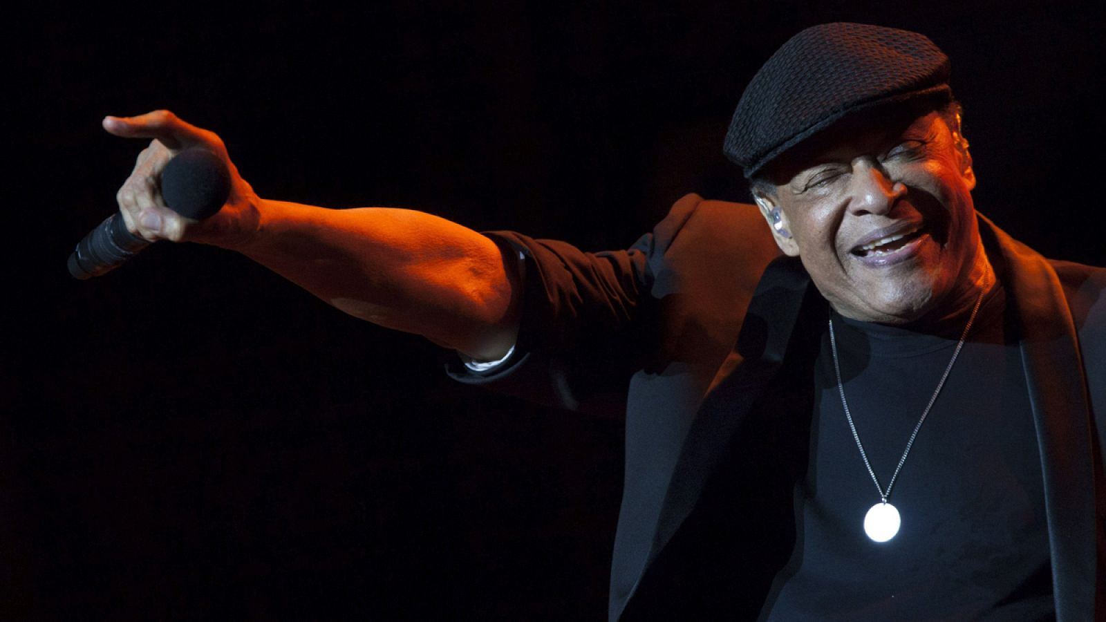 Imagen de archivo del cantante Al Jarreau durante un concierto en Canarias.