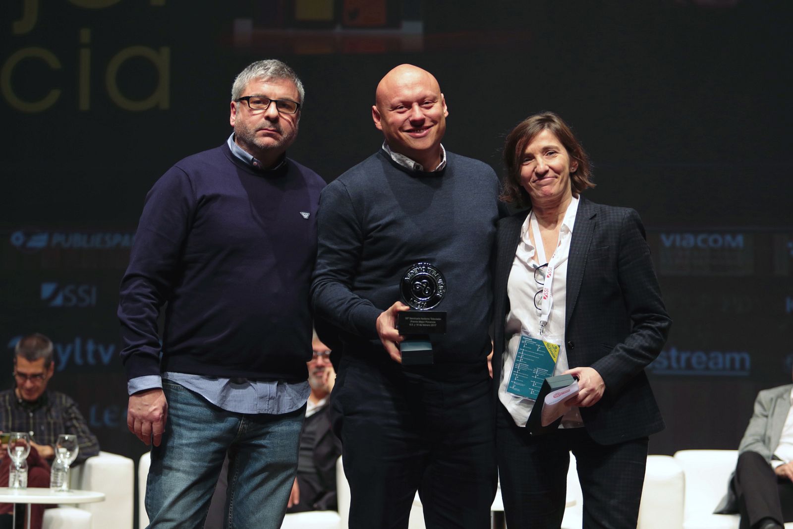 Roberto Sánchez (RTVE) y Concha Gabriel (IMOP), autores de la ponencia premiada
