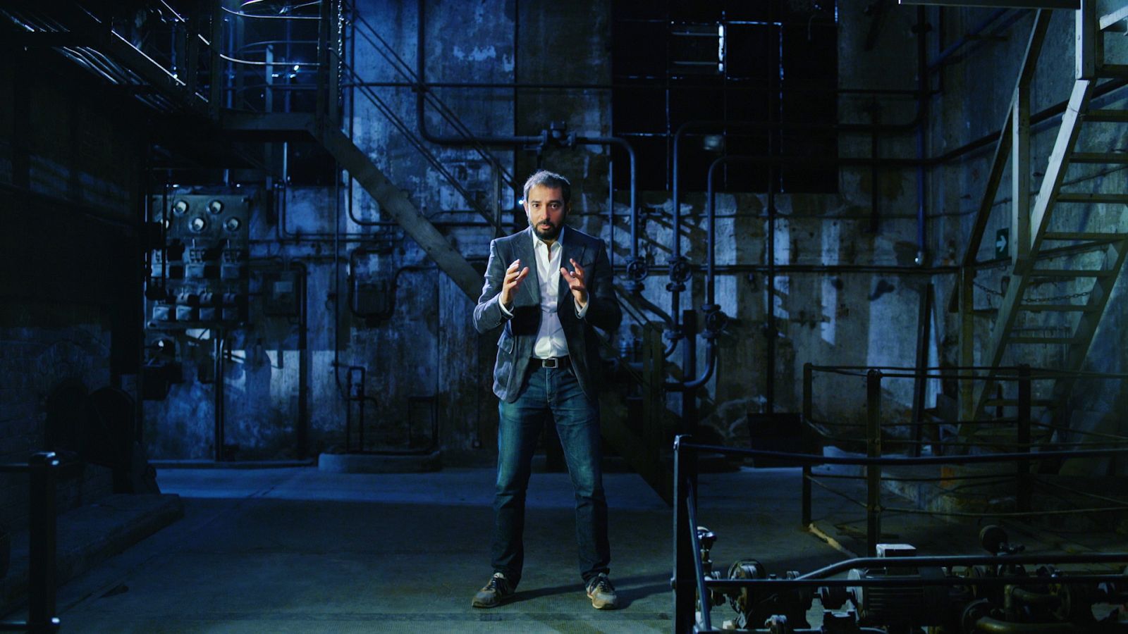 El bioquímico, escritor y divulgador Pere Estupinyà dirige y presenta 'El cazador de cerebros' en La 2