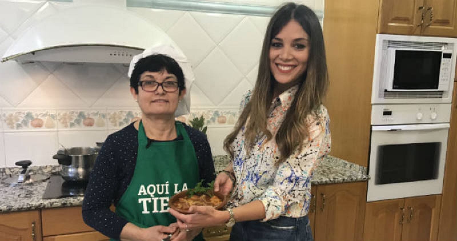 Soledad y Marta cocinan unos callos