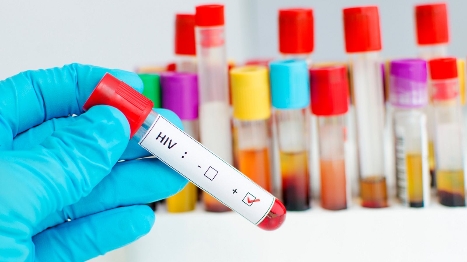 Tubos de ensayo en un laboratorio