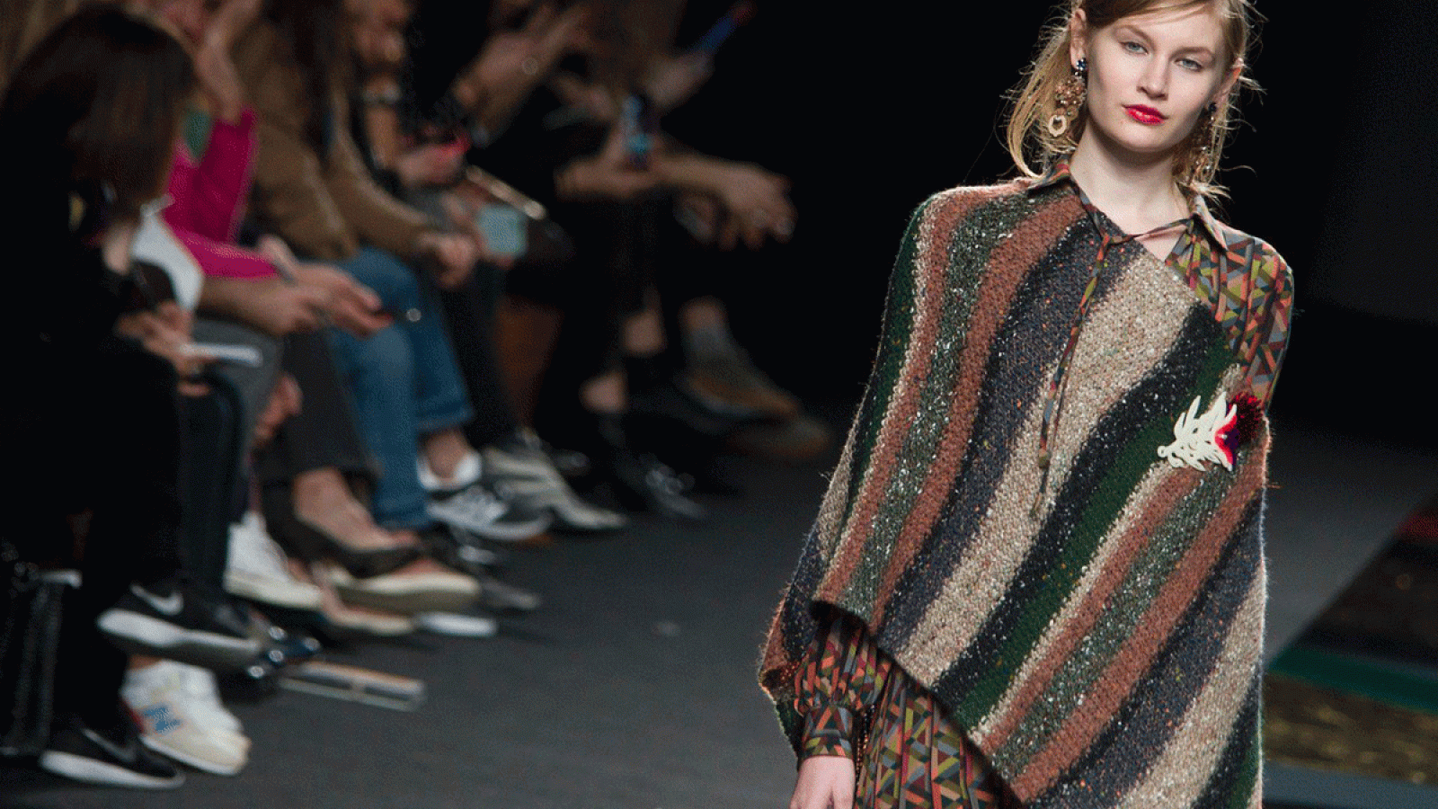 Ailanto retrata la estética de gauchos de la Pampa argentina.