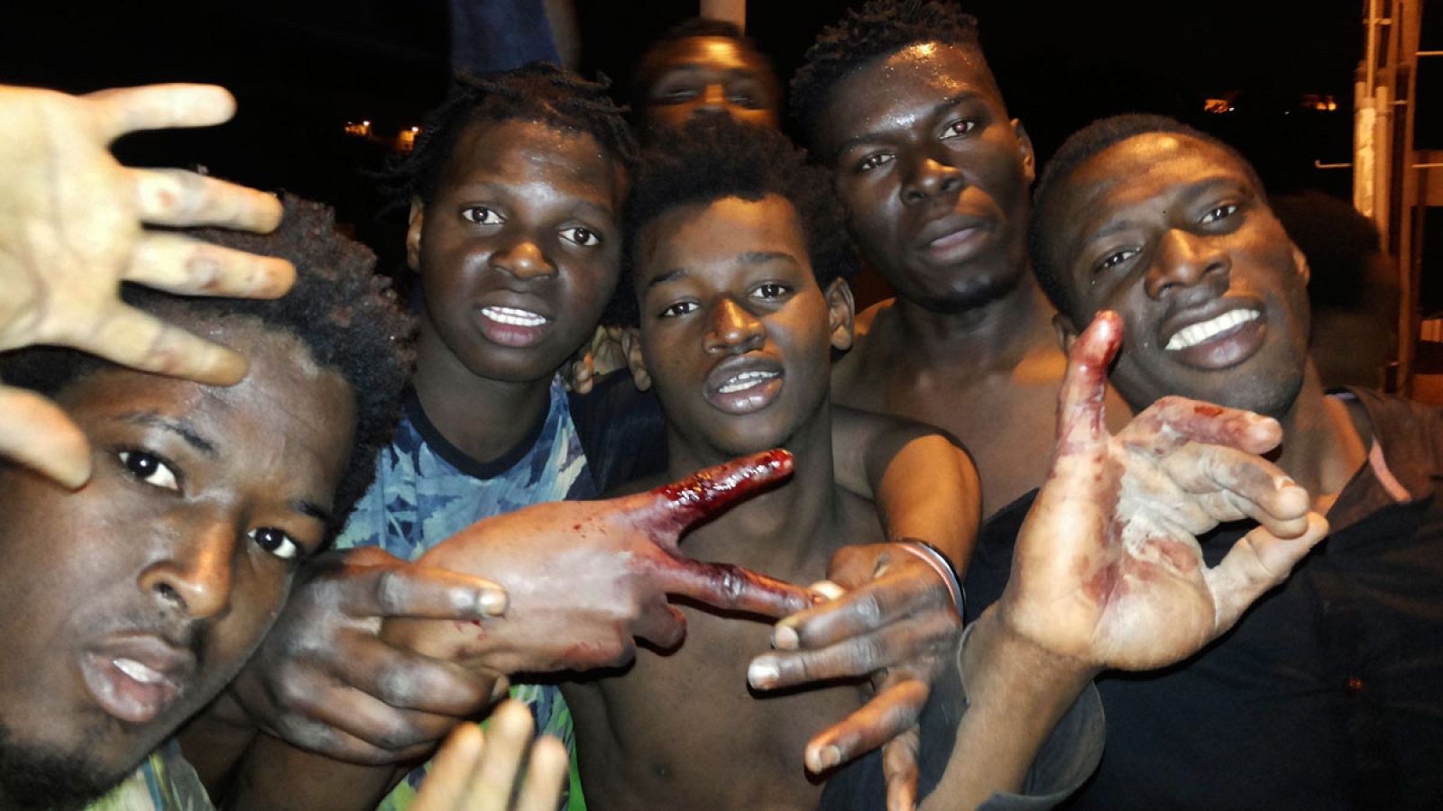 Imagen del salto a la valla de Melilla de unos 350 inmigrantes subsaharianos este mes de febrero