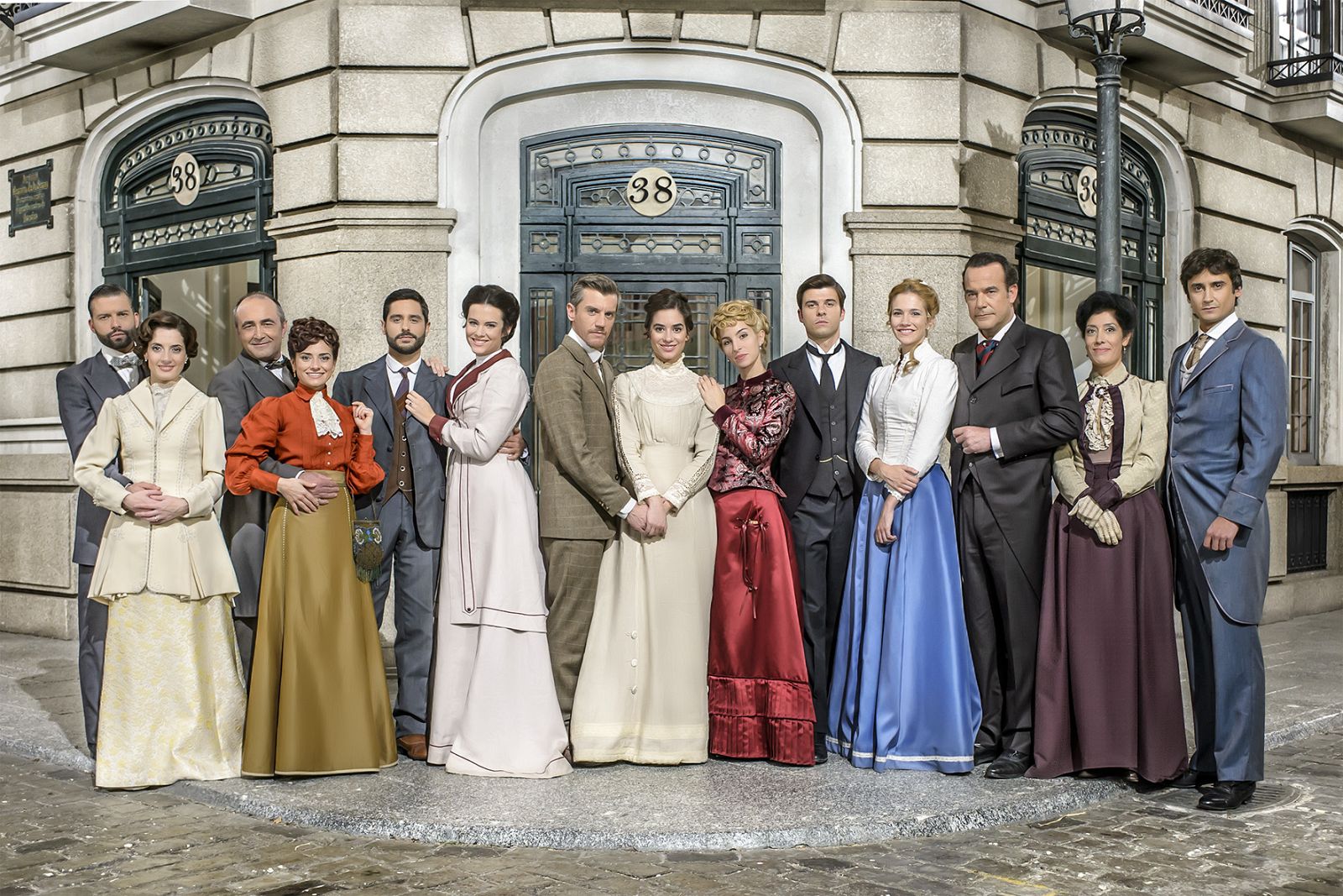 Los vecinos de la calle Acacias 38 tras la incorporación de los Valverde