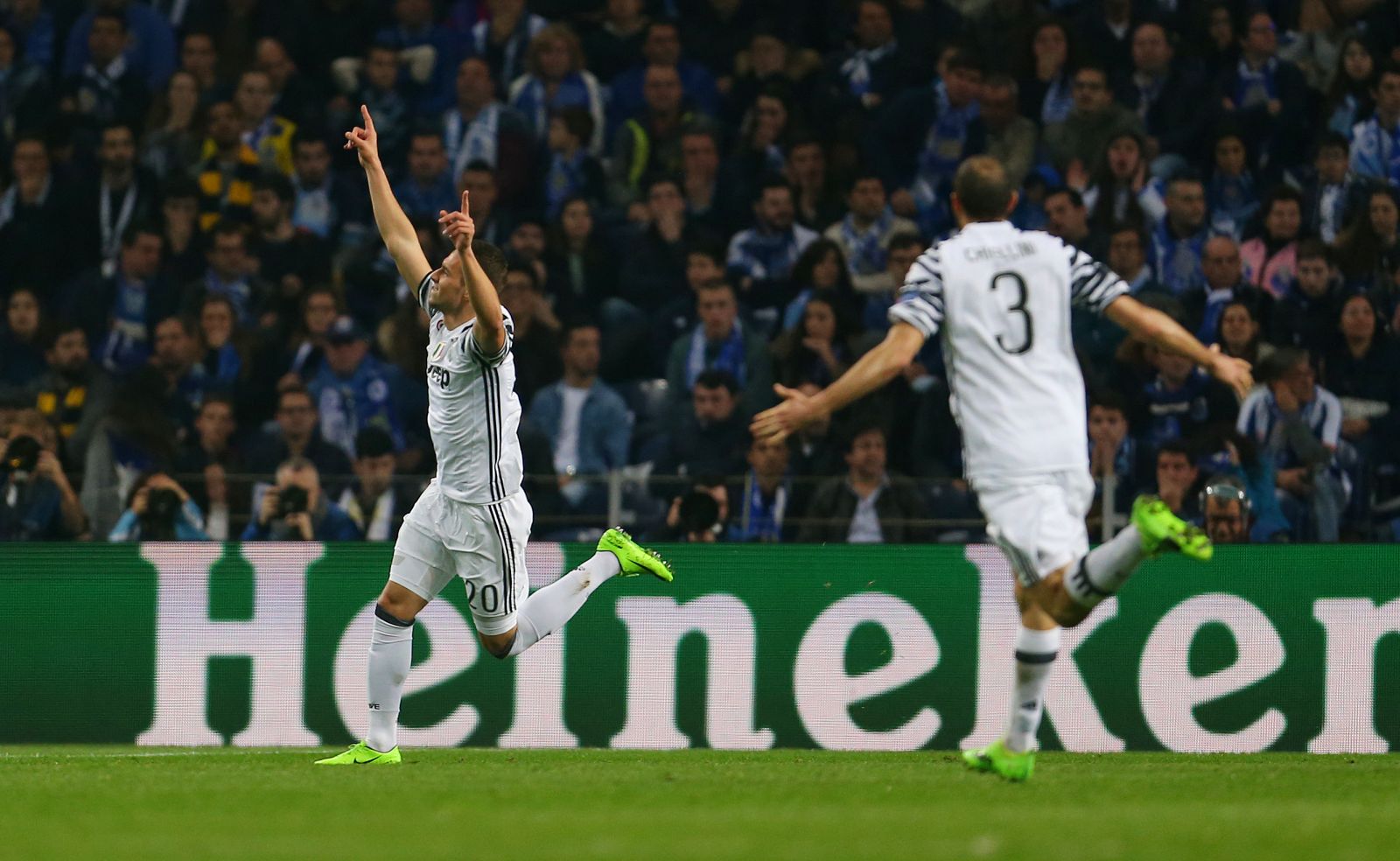 Pjaca celebra el gol logrado ante el Oporto.