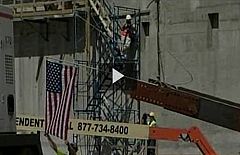 Primera viga del monumento a las víctimas del 11-S en Nueva York