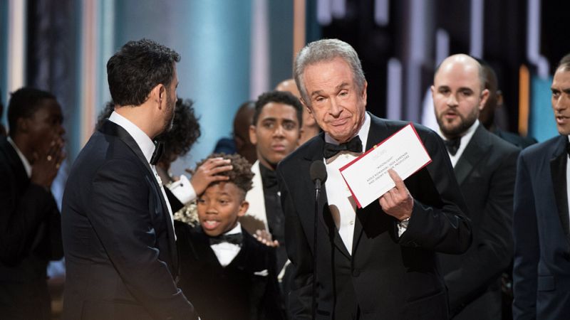 'Moonlight', mejor película en los Oscar tras dar por ganadora a 'La la land' unos minutos en un error histórico