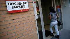 El número de parados registrados bajó en 9.355 personas en febrero hasta los 3.750.876