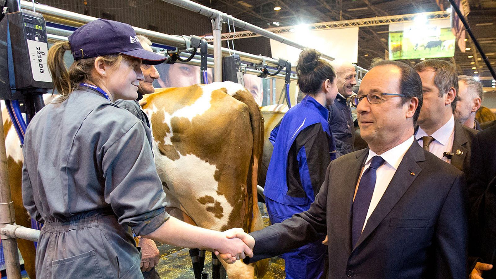 Hollande, en una feria de agricultura en París