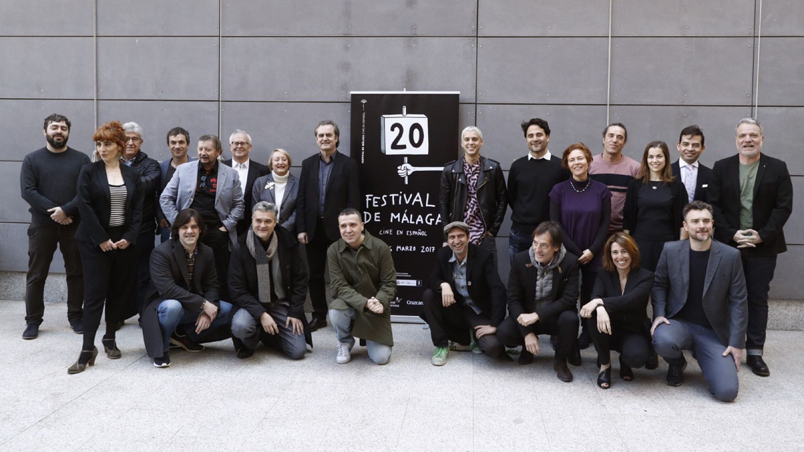 Foto de familia de la presentación de la sección oficial del XX Festival de Cine de Málaga.