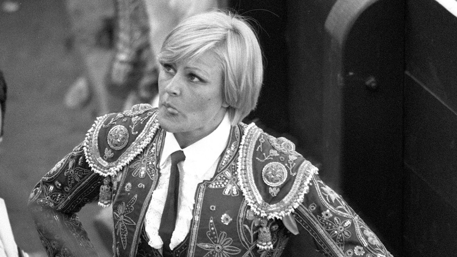 La torera Ángela Hernández en el callejón de la plaza de toros de San Sebastián de los Reyes, en una imagen de 1977.