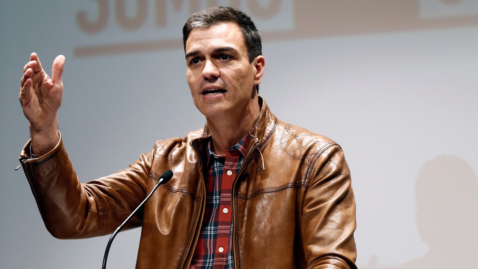 Pedro Sánchez expone su proyecto en un acto en Burlada (Navarra)