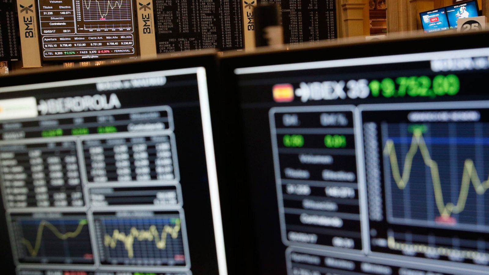 Pantallas informativas de la Bolsa de Madrid.