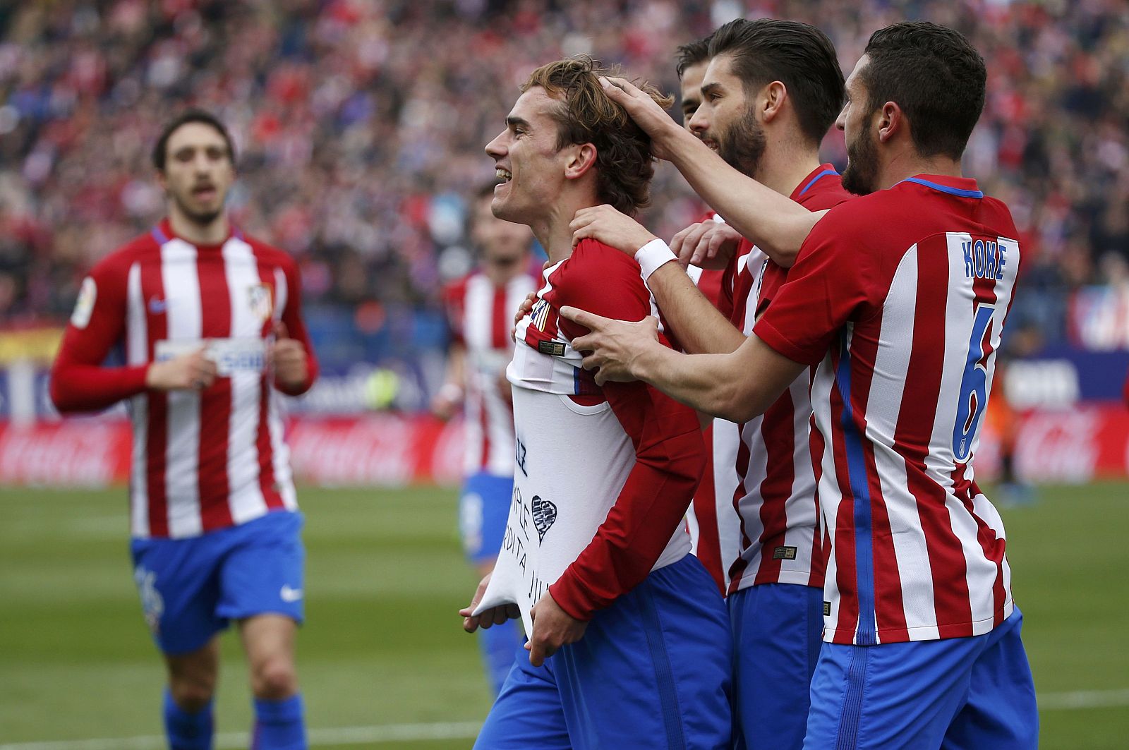Antoine Griezmann celebra el primer gol del Atlético de Madrid frente al Valencia.