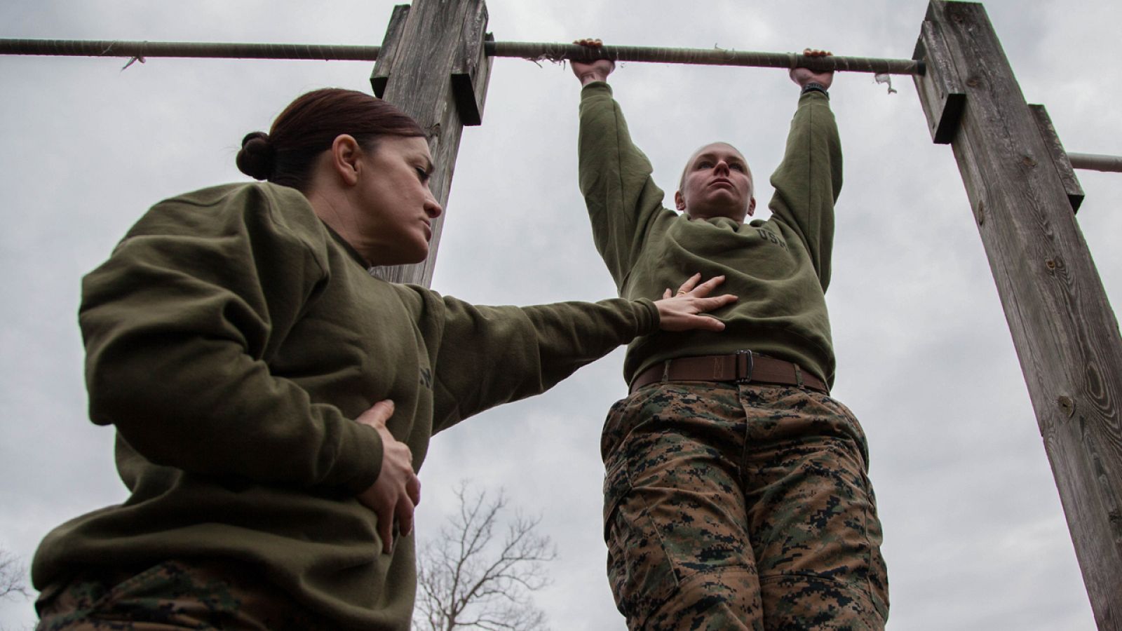 Mujeres del cuerpo de Marines estadounidense durante una jornada de entrenamiento