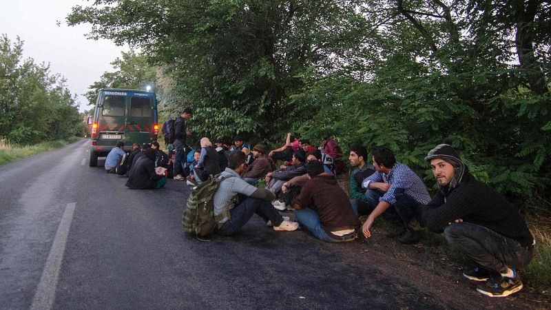 Hungría aprueba la detención sistemática de migrantes, incluídos niños, pese a las críticas de la ONU