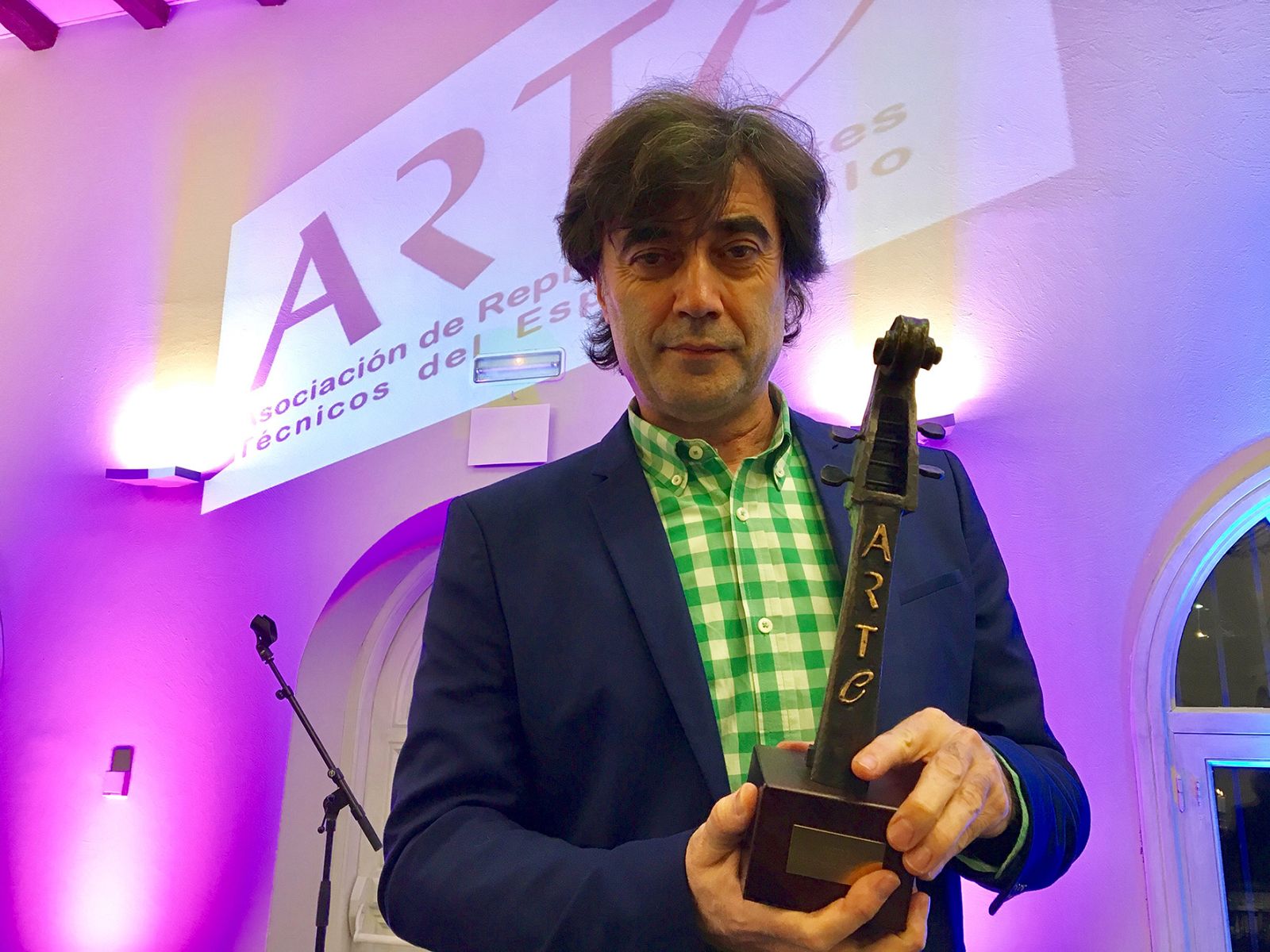 Tomás F. Flores, director de Radio 3, fue el encargado de recoger el galardón