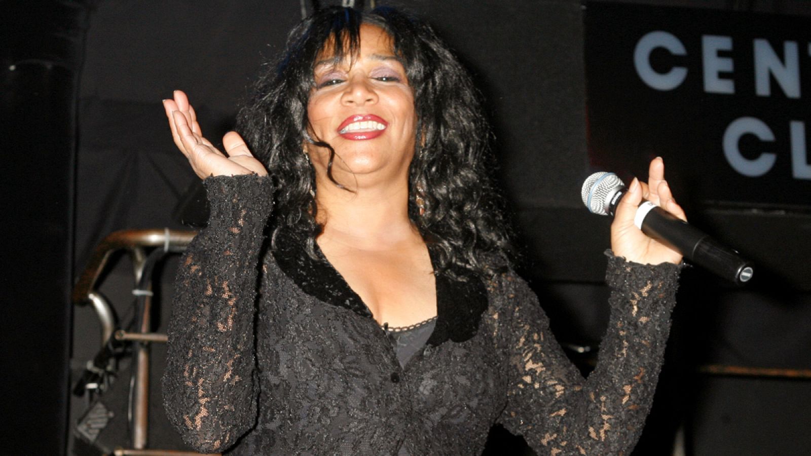 Imagen de la cantante estadounidense Joni Sledge, miembro del grupo de música disco Sister Sledge.