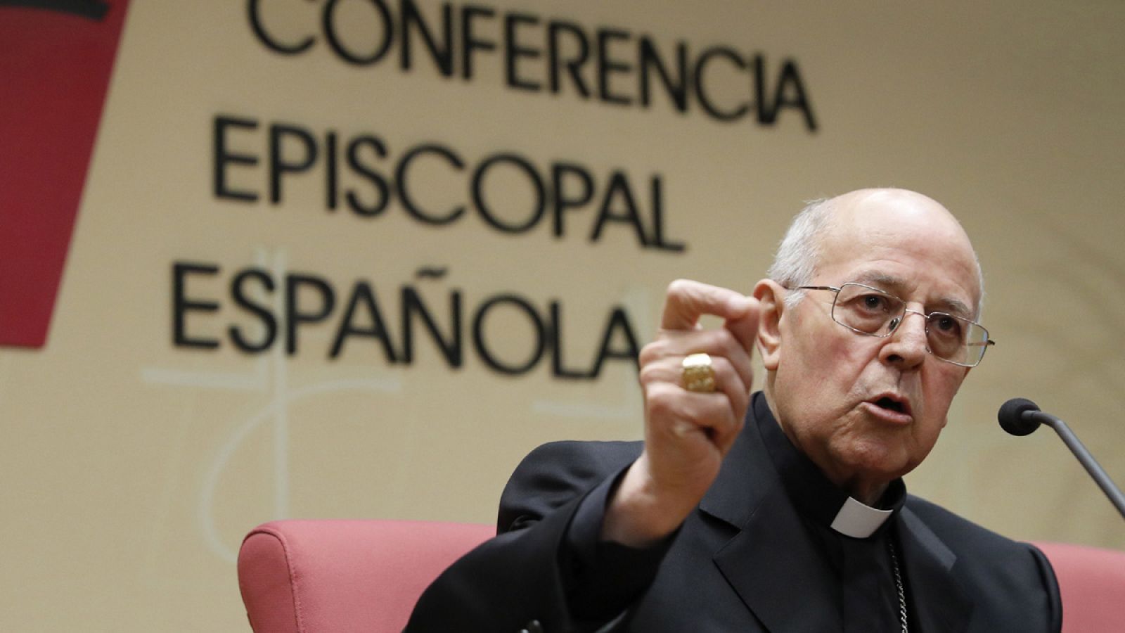El cardenal arzobispo Ricardo Blázquez, en la sede de la Conferencia Episcopal tras ser reelegido presidente