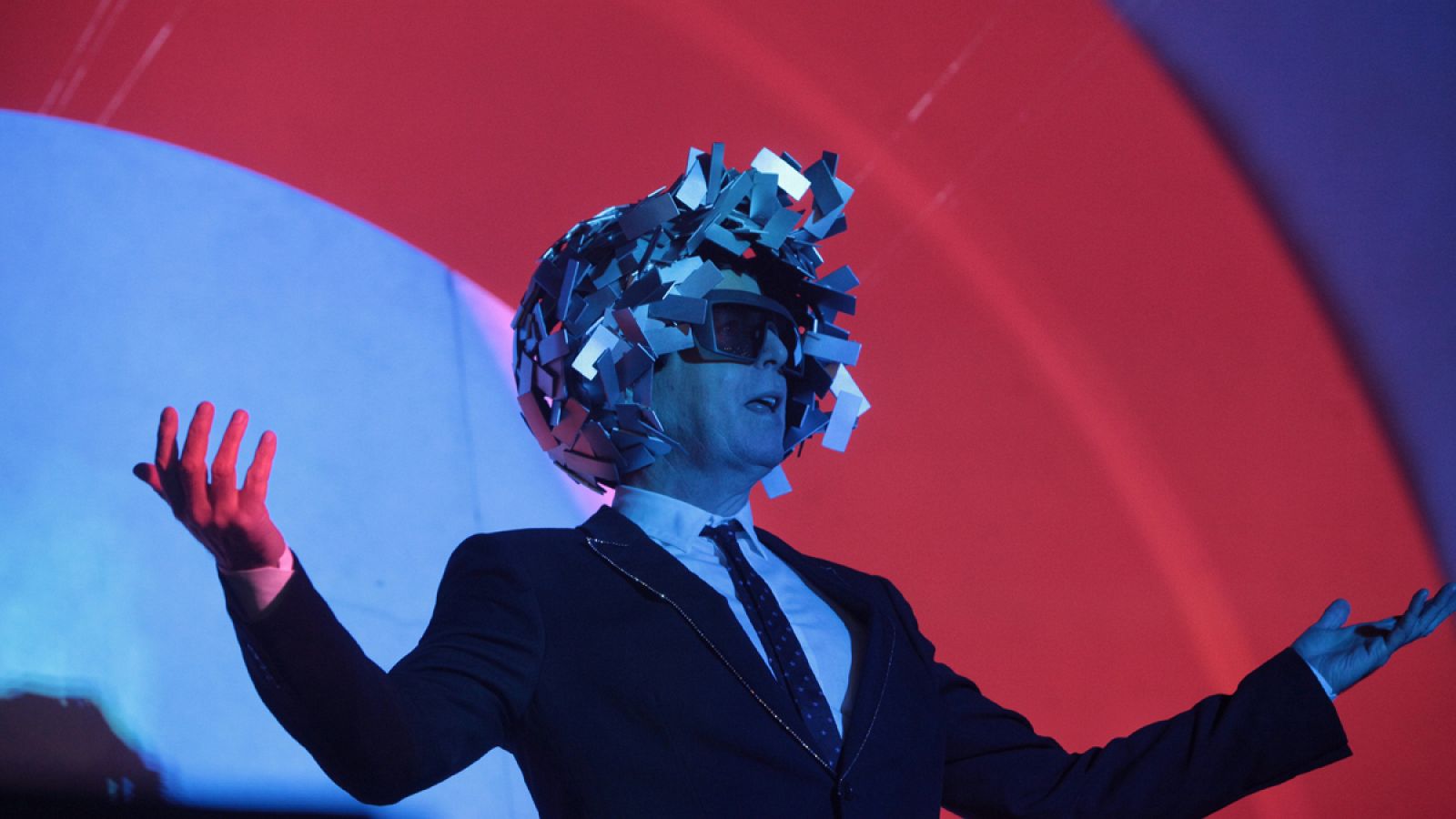 El grupo Pet Shop Boys en un concierto en 2016 en México.