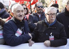 UGT y CC.OO. piden a CEOE y Cepyme abordar de manera "inmediata" el incremento salarial en 2017