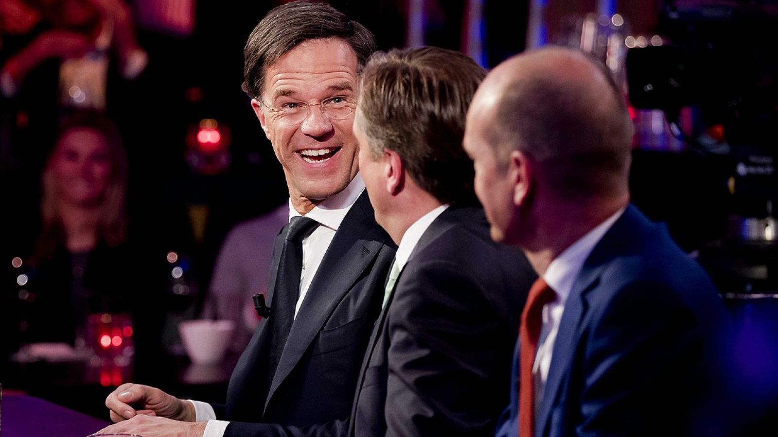 Desde la izquierda, Mark Rutte, Alexander Pechtold y Gert-Jan Segers participan en un programa televisivo
