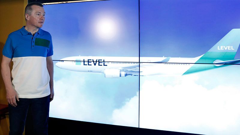 IAG crea la marca Level, una 'low cost' para vuelos de largo recorrido que se convertirá en aerolínea