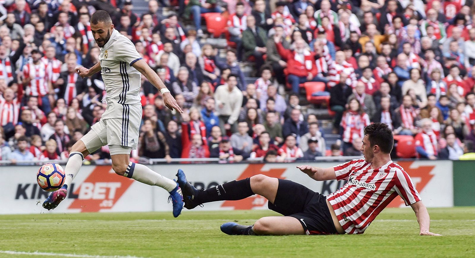 Benzema marca en San Mamés