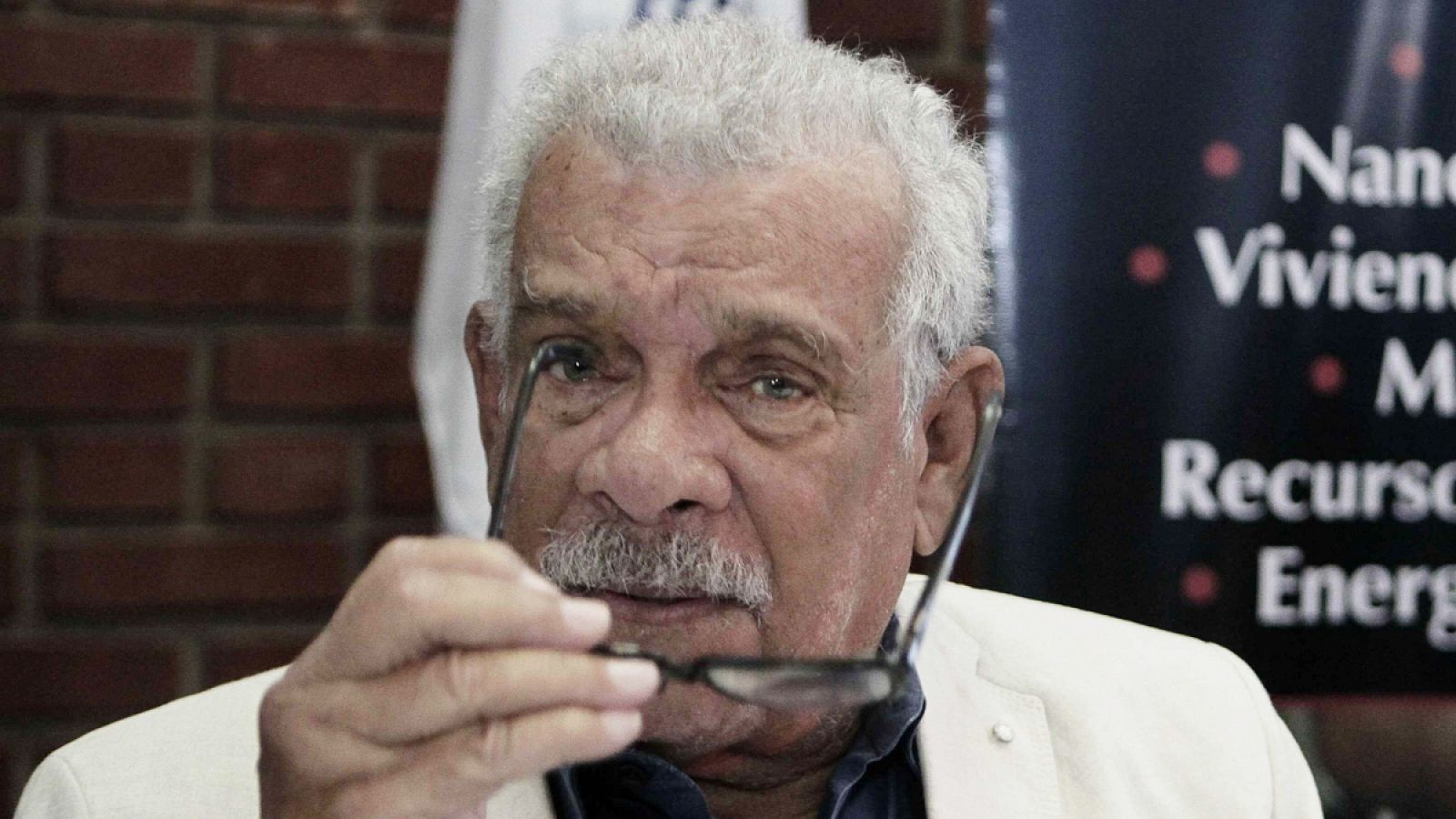 Derek Walcott durante una rueda de prensa en 2012.
