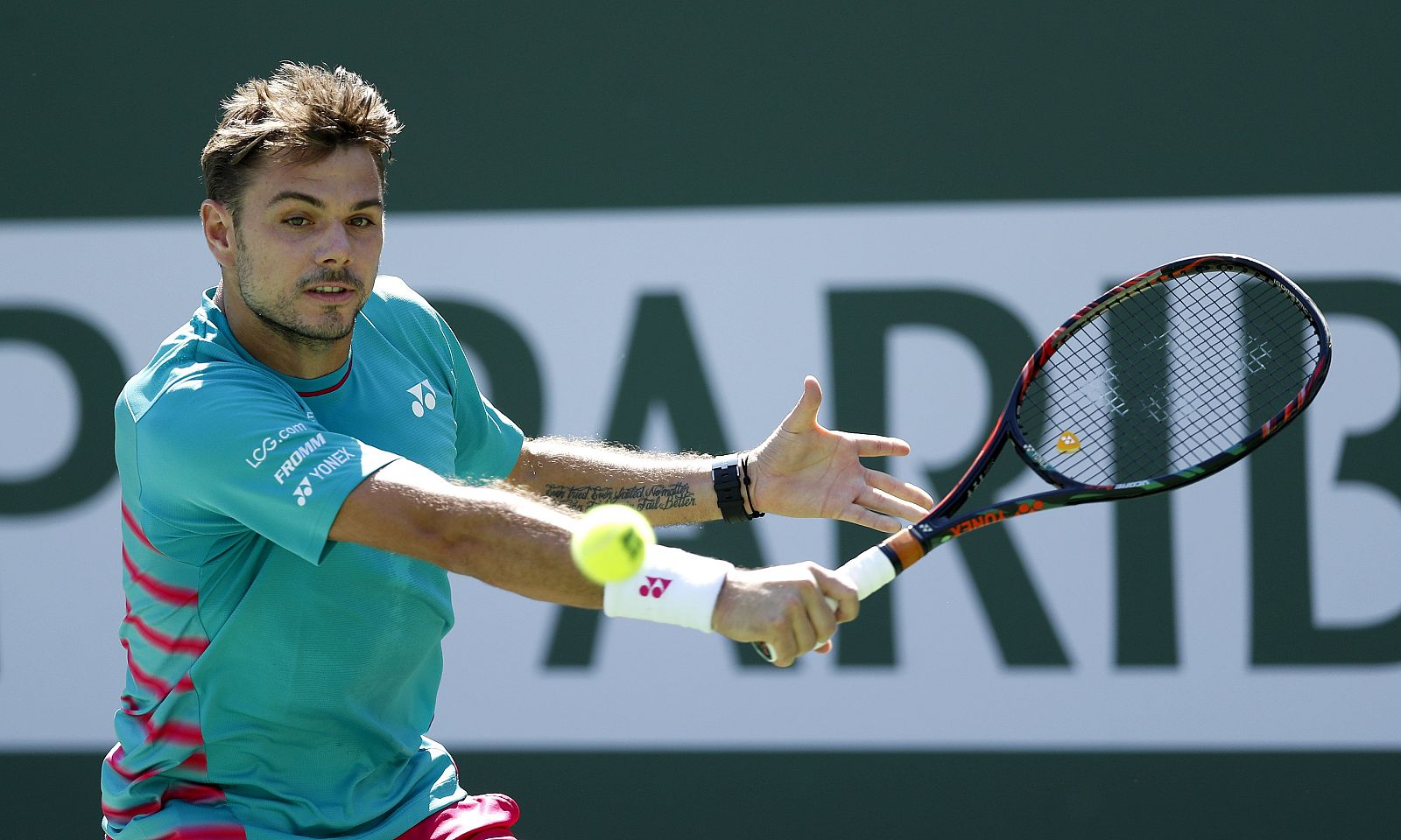 Wawrinka devuelve una bola a Carreño