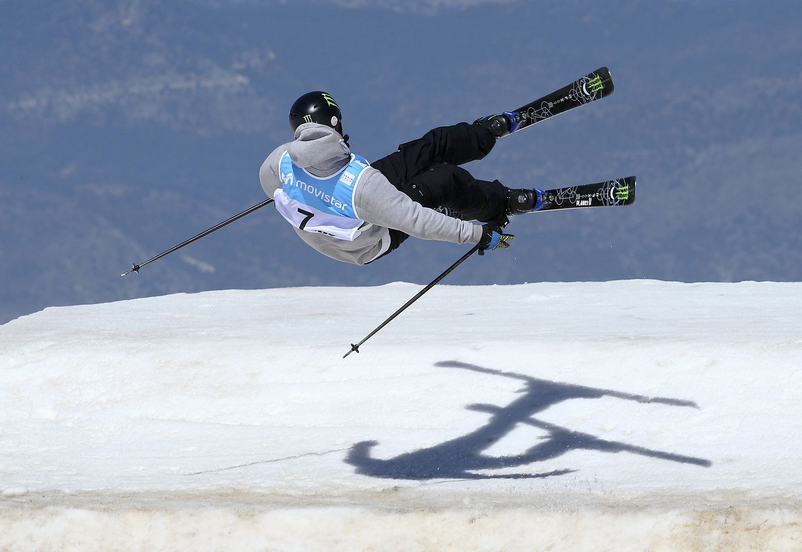 Instante de la final masculina de esquí acrobático en Sierra Nevada