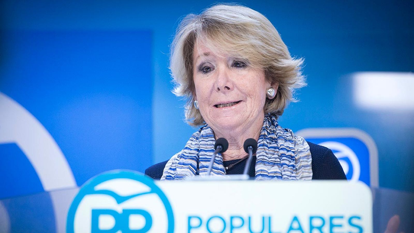 Imagen de archivo de Esperanza Aguirre presentando su dimisión como presidenta del PP de Madrid