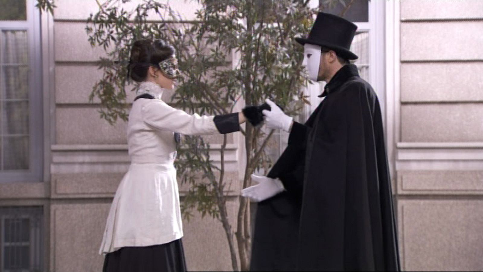 Un enigmático joven atraerá la atención de Teresa en 'Acacias 38'