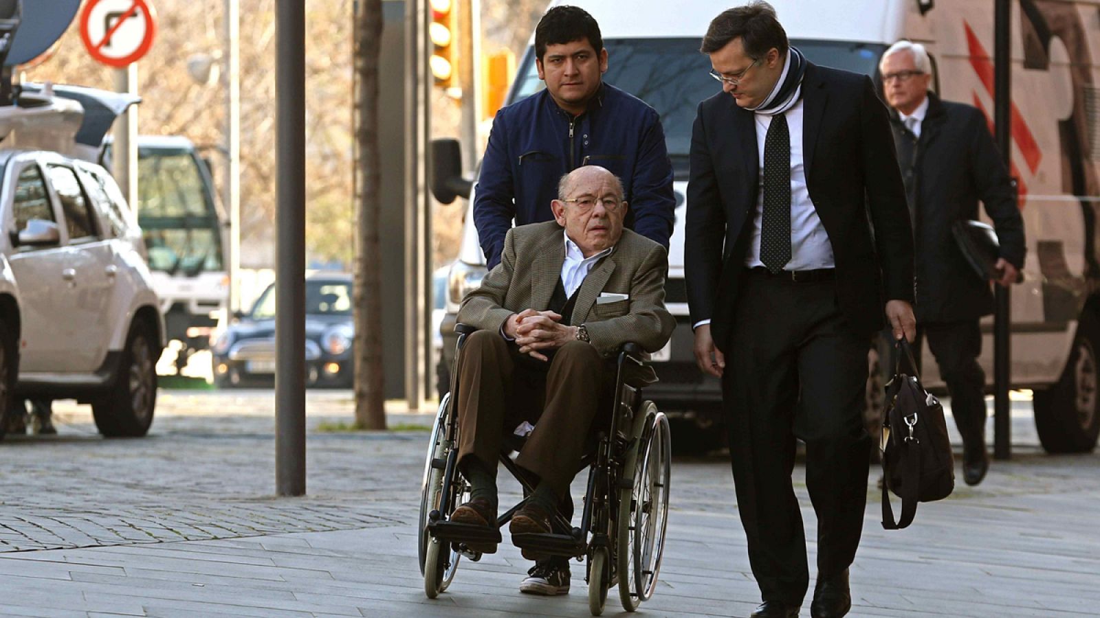 El expresidente del Palau de la Música Fèlix Millet (en silla de ruedas), acusado en el juicio del Palau de la Música