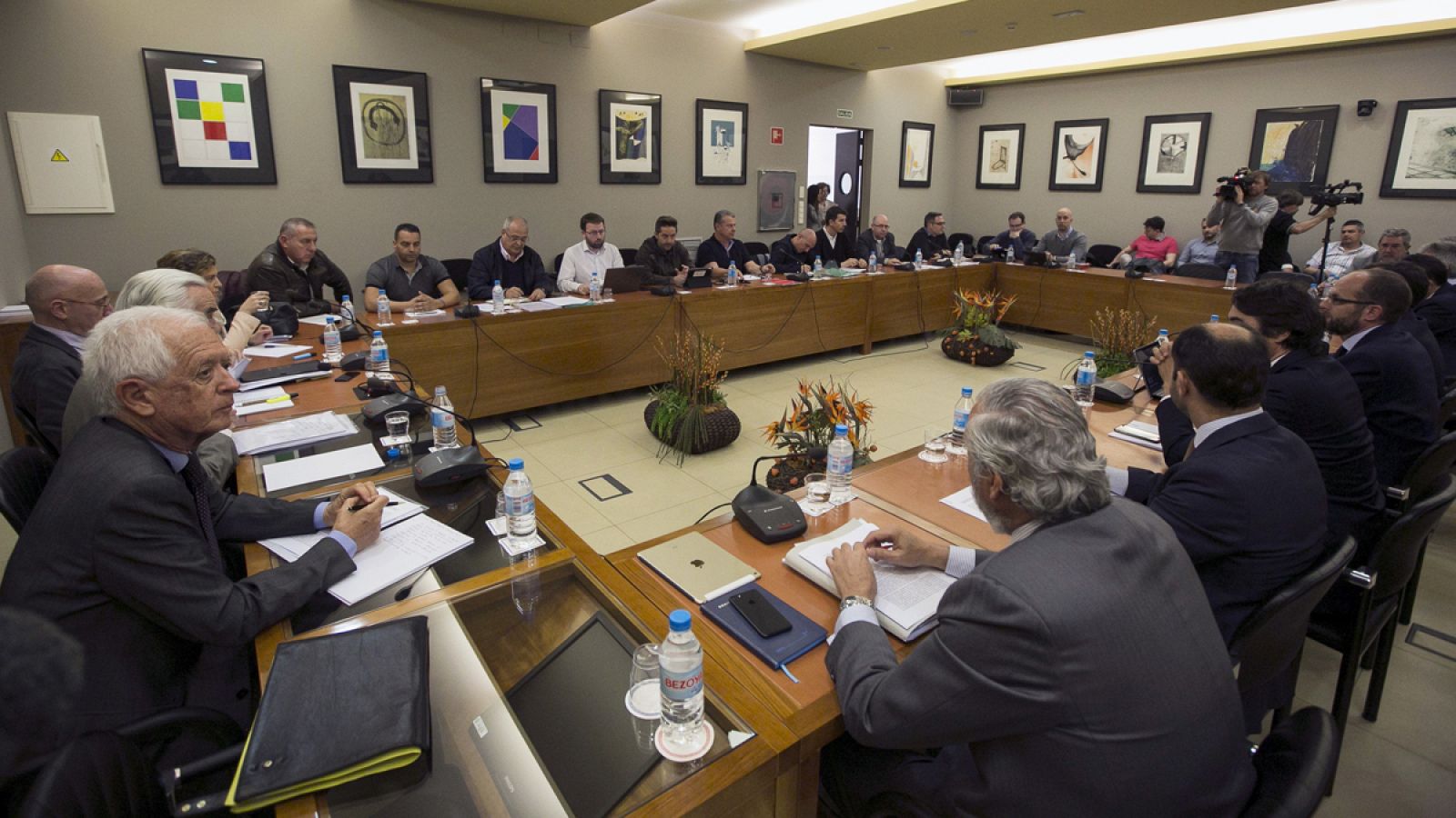 Un momento de la reunión de los representantes de la patronal y de los sindicatos de los estibadores en Madrid