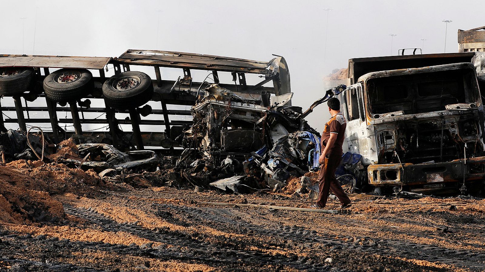 Estado del puesto de control de las fuerzas de seguridad en la zona de Al Daura, al sur de Bagdad, tras el atentado.