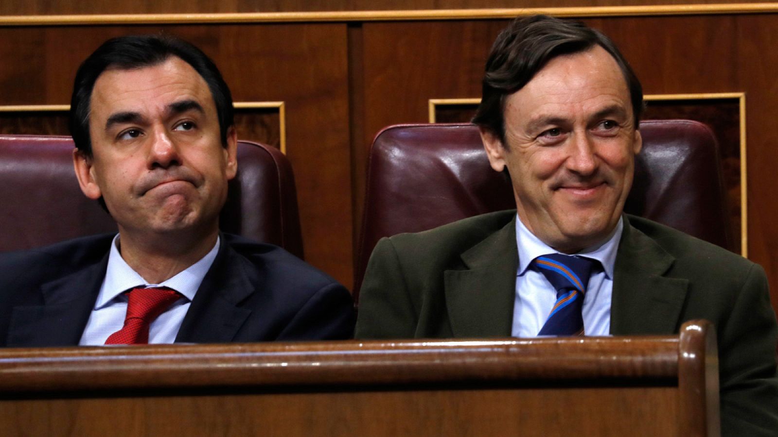 Rafael Hernando y Fernando Martínez-Maíllo, en el pleno del Congreso