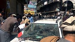 Un atentado cerca de una mezquita de mujeres en Pakistán mata a una veintena de personas