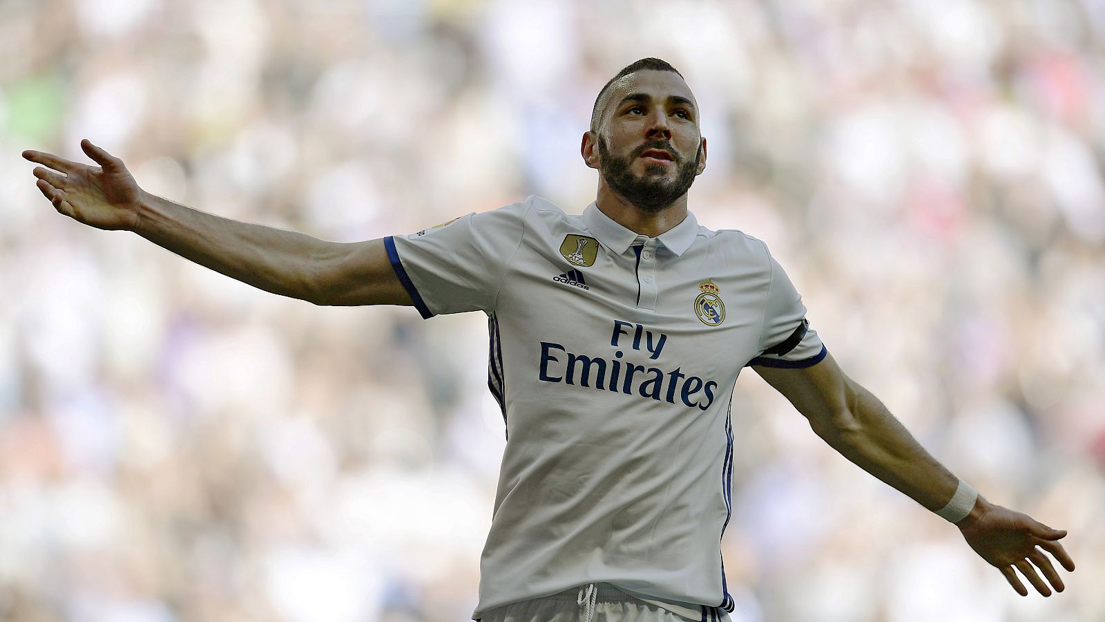 El Madrid vence al Alavés con un gran empujón final